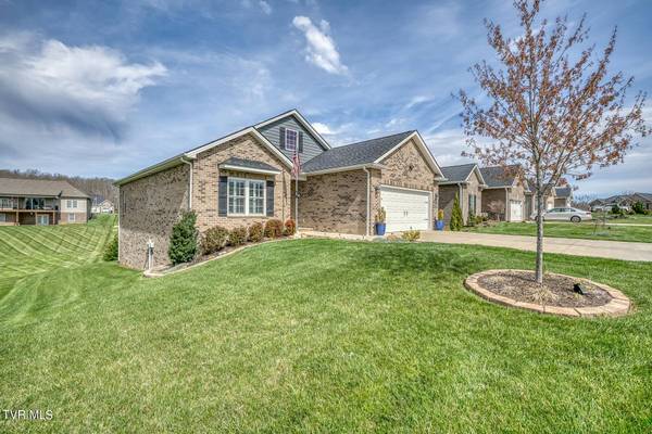 1256 Osler CT, Piney Flats, TN 37686