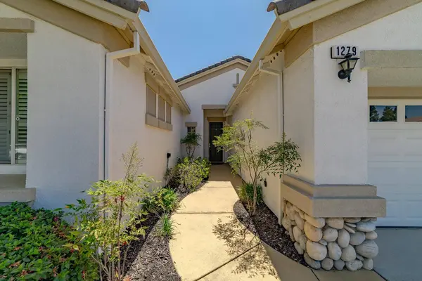 1279 Rose Bouquet DR, Lincoln, CA 95648