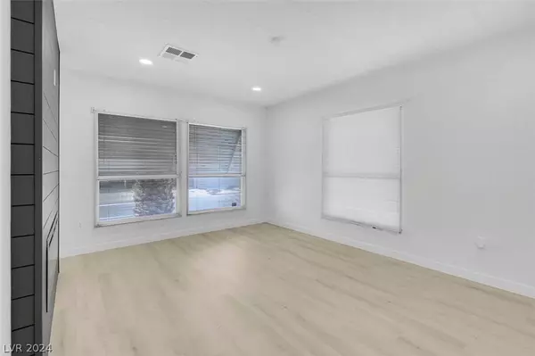 4564 Royal Ridge Way, Las Vegas, NV 89103