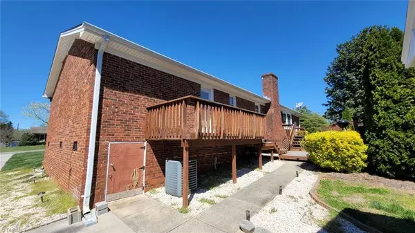 4401 Whitby PL, Greensboro, NC 27406