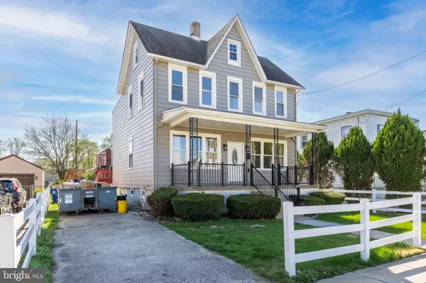 34 SPRUCE AVE, Maple Shade, NJ 08052