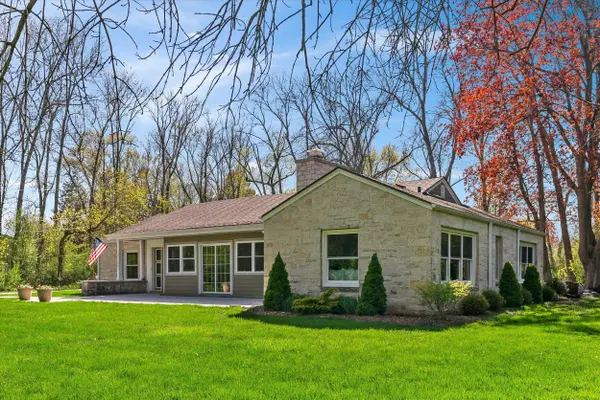 1821 E Fox, Fox Point, WI 53217