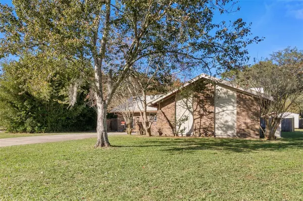 102 CARRIAGE PL, Palatka, FL 32177