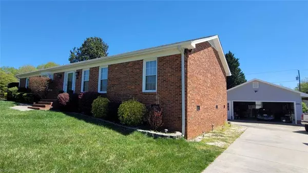 4401 Whitby PL, Greensboro, NC 27406