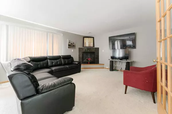 3825 W 137th ST, Robbins, IL 60472