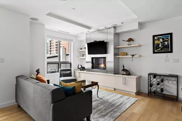 701 3 AVE SW #305, Calgary, AB T2P 5R3