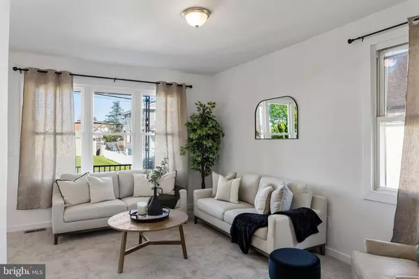 34 SPRUCE AVE, Maple Shade, NJ 08052