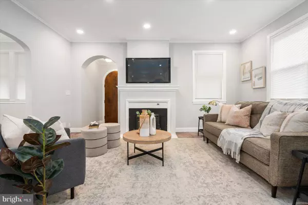 913 SAINT CHARLES AVE, Baltimore, MD 21229