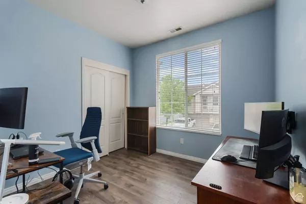 979 W CHELSEA LN N, North Salt Lake, UT 84054