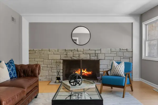 1821 E Fox, Fox Point, WI 53217