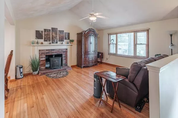 26 Hunter Ave, Hudson, MA 01749