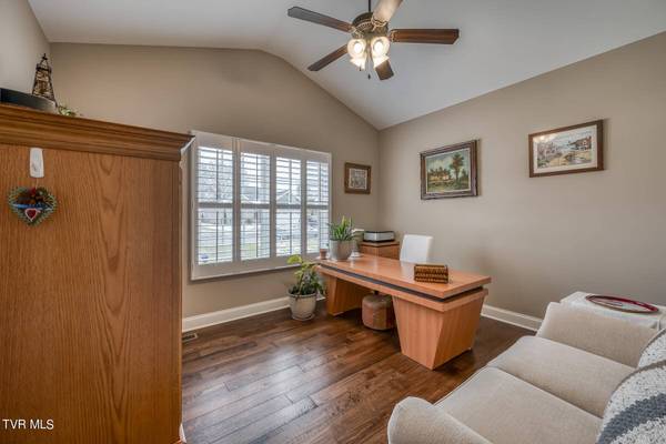 1256 Osler CT, Piney Flats, TN 37686