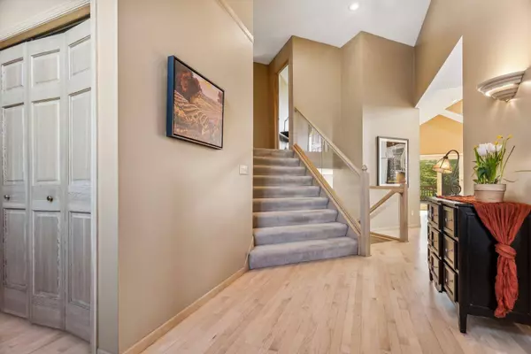 1170 Ashley LN, Mahtomedi, MN 55115