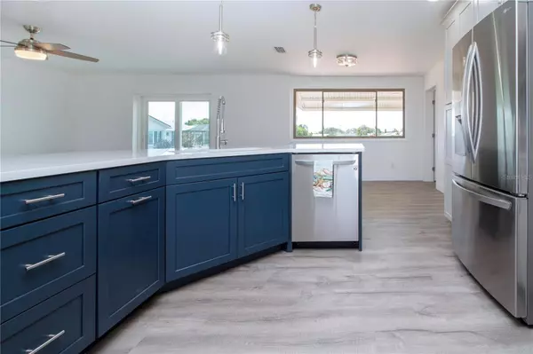 1702 AMHURST CIR, Sun City Center, FL 33573