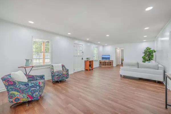 1033 Marlow Dr, Moncks Corner, SC 29461