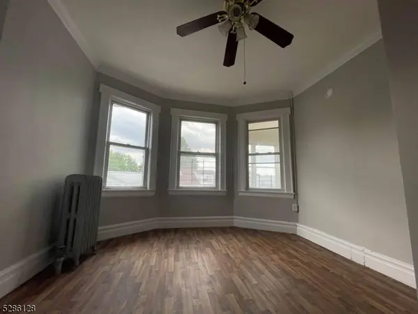 93 21St St, Irvington Twp., NJ 07111