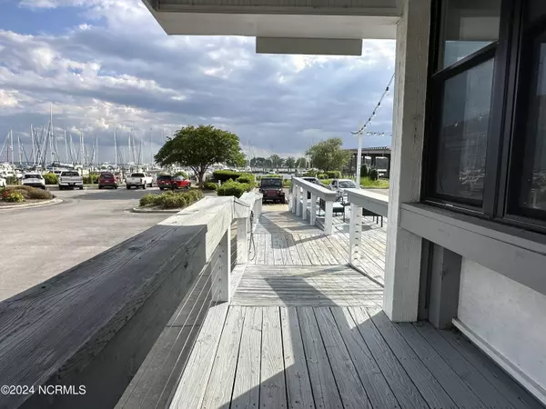 518 Water Street, Oriental, NC 28571