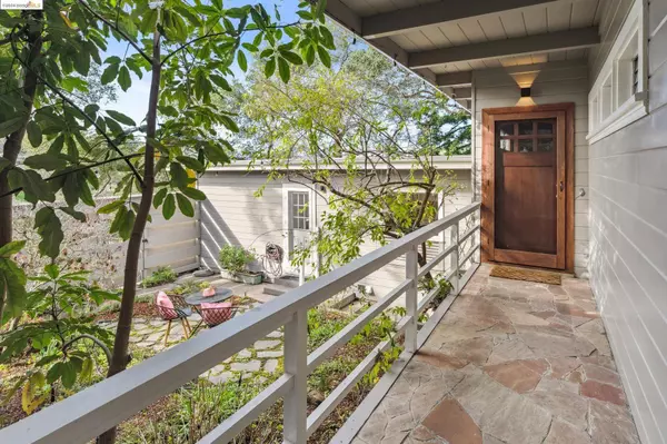 245 Los Altos Dr, Kensington, CA 94708