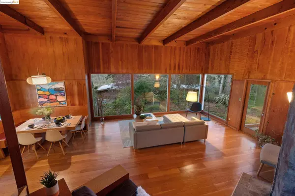 245 Los Altos Dr, Kensington, CA 94708