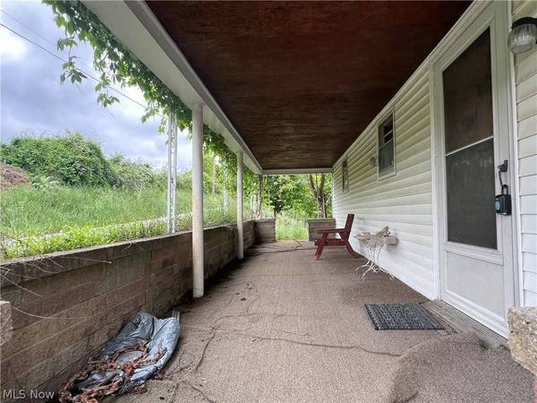 68605 Woods RD, Bridgeport, OH 43912