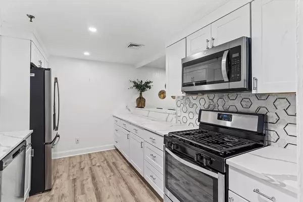 70 W Meadow Rd #22, Haverhill, MA 01832