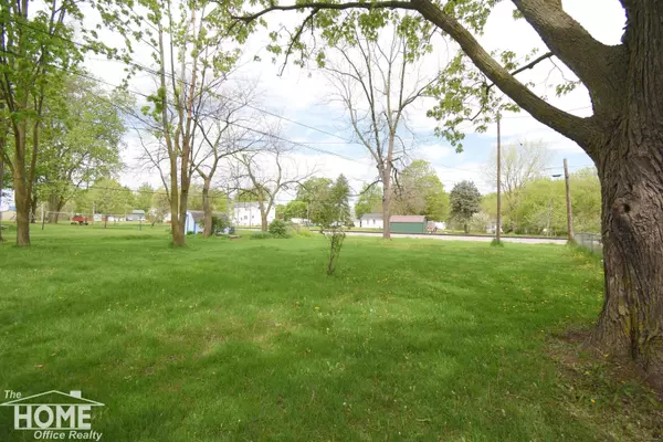 427 E Saginaw Street, Breckenridge, MI 48615