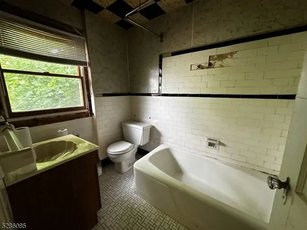 916 Lincoln Pl, Teaneck Twp., NJ 07666