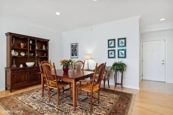 950 Augusta WAY #307, Highland Park, IL 60035