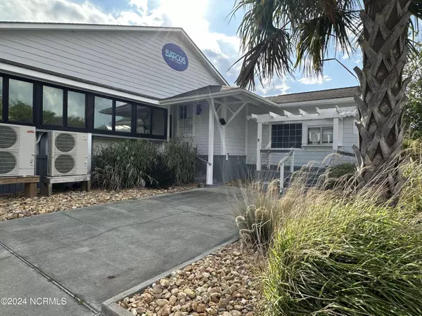 518 Water Street, Oriental, NC 28571