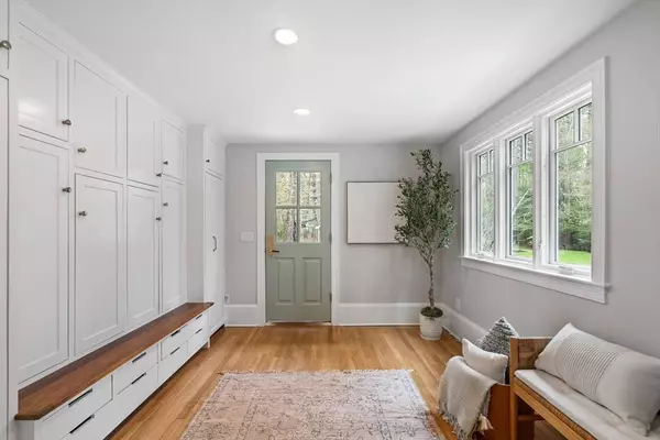 18 Adams Ln, Wayland, MA 01778