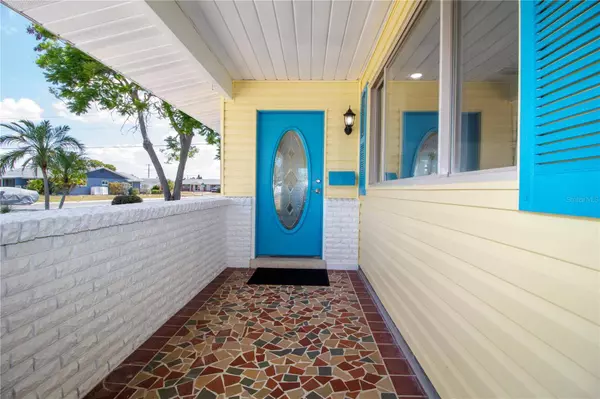 1702 AMHURST CIR, Sun City Center, FL 33573