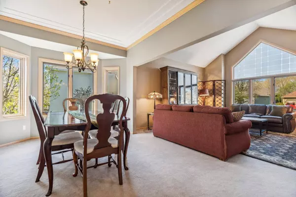 1170 Ashley LN, Mahtomedi, MN 55115