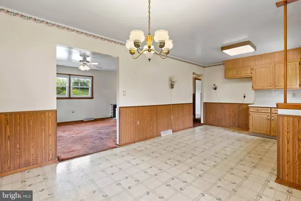 227 MYRTLE DR, Harrisburg, PA 17112