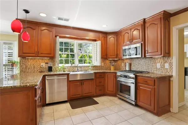 615 Owens Oak CIR, Alpharetta, GA 30004