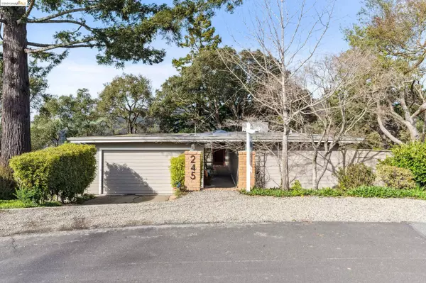 245 Los Altos Dr, Kensington, CA 94708