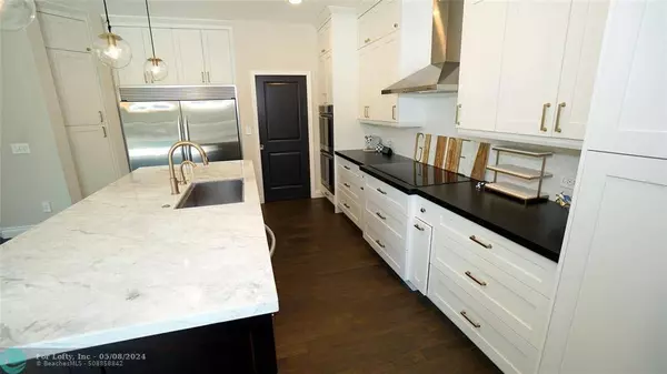 7050 NW 75th St, Parkland, FL 33067