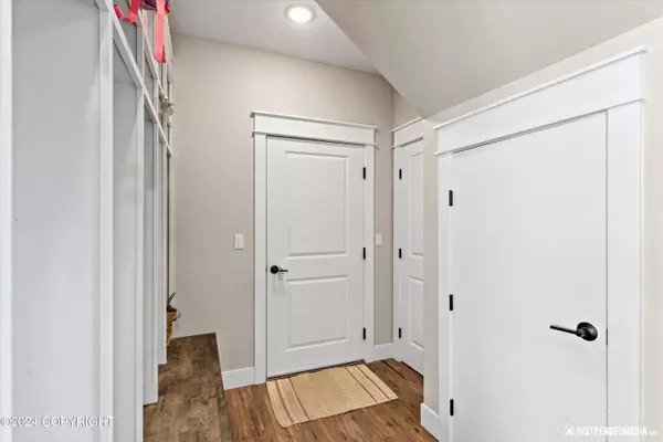 5226 W Jaxton CIR, Wasilla, AK 99623