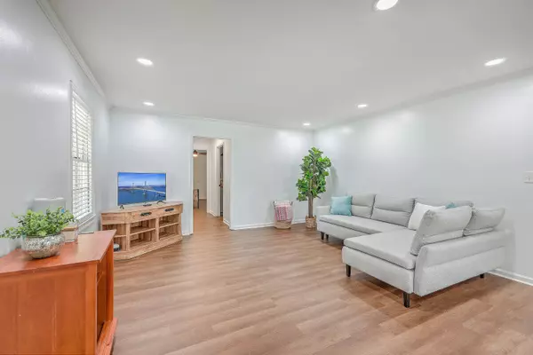 1033 Marlow Dr, Moncks Corner, SC 29461