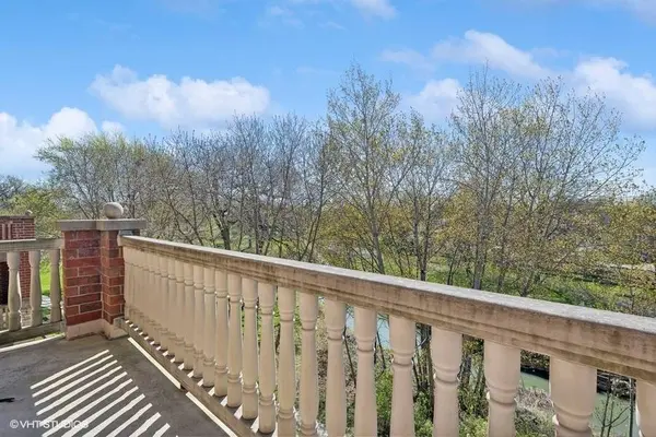 950 Augusta WAY #307, Highland Park, IL 60035