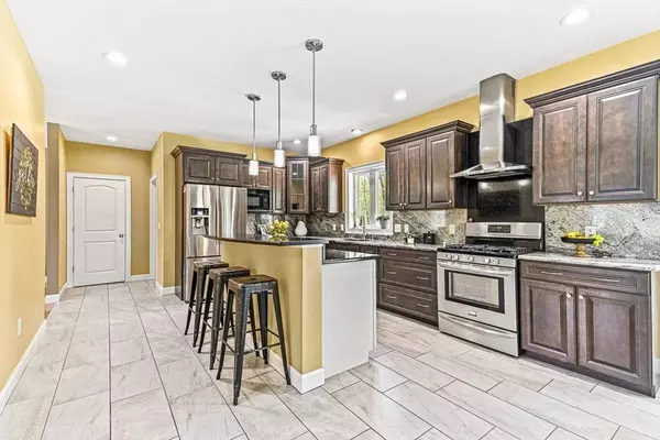 96 Clement Rd, Dracut, MA 01826