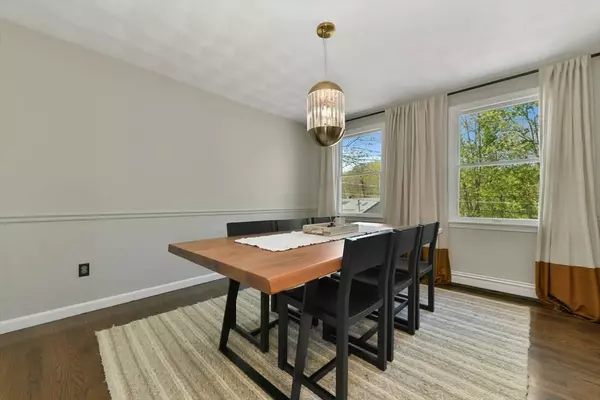 189 Oak St, Wakefield, MA 01880