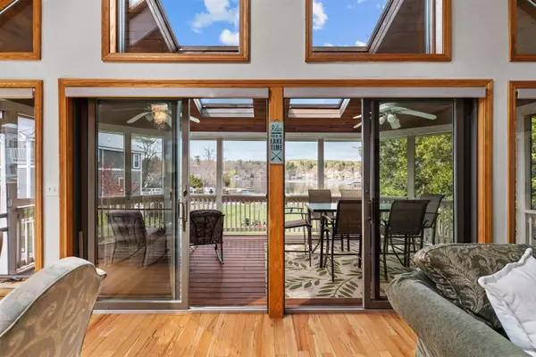 9 Spring ST, Windham, NH 03087