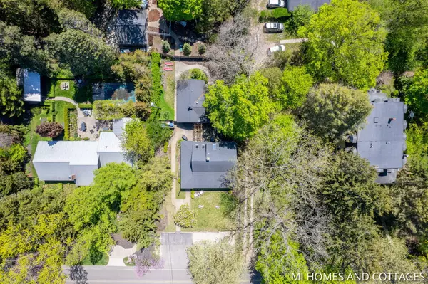 611 Campbell Road, Douglas, MI 49406