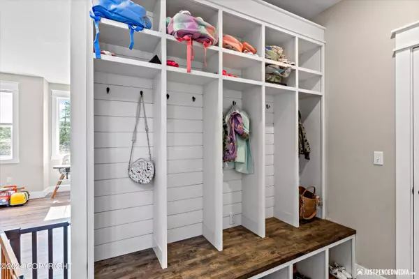 5226 W Jaxton CIR, Wasilla, AK 99623