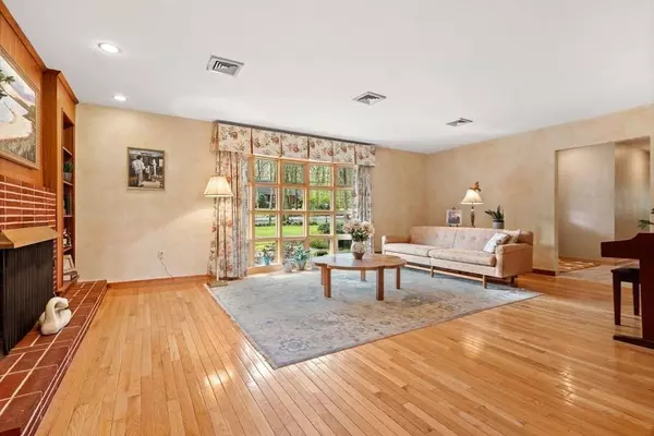 252 Winter St, North Andover, MA 01845