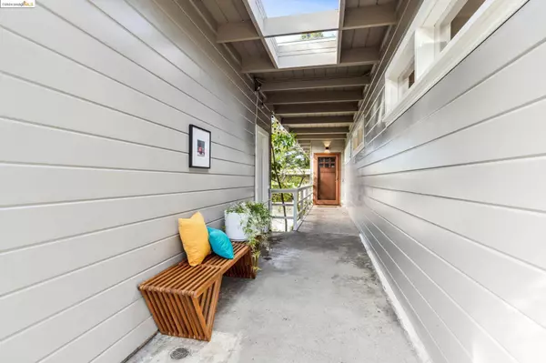 245 Los Altos Dr, Kensington, CA 94708