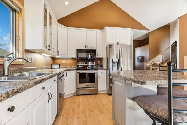 1170 Ashley LN, Mahtomedi, MN 55115