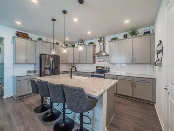 2624 MAGNOLIA AVE, Davenport, FL 33837