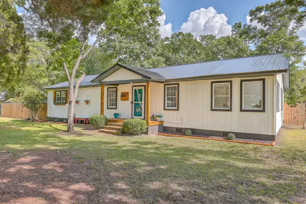 1033 Marlow Dr, Moncks Corner, SC 29461