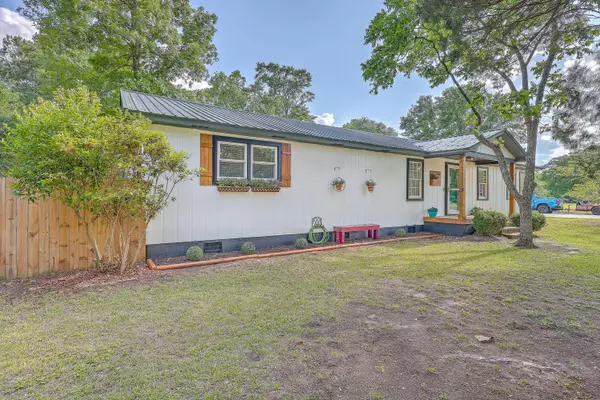 1033 Marlow Dr, Moncks Corner, SC 29461